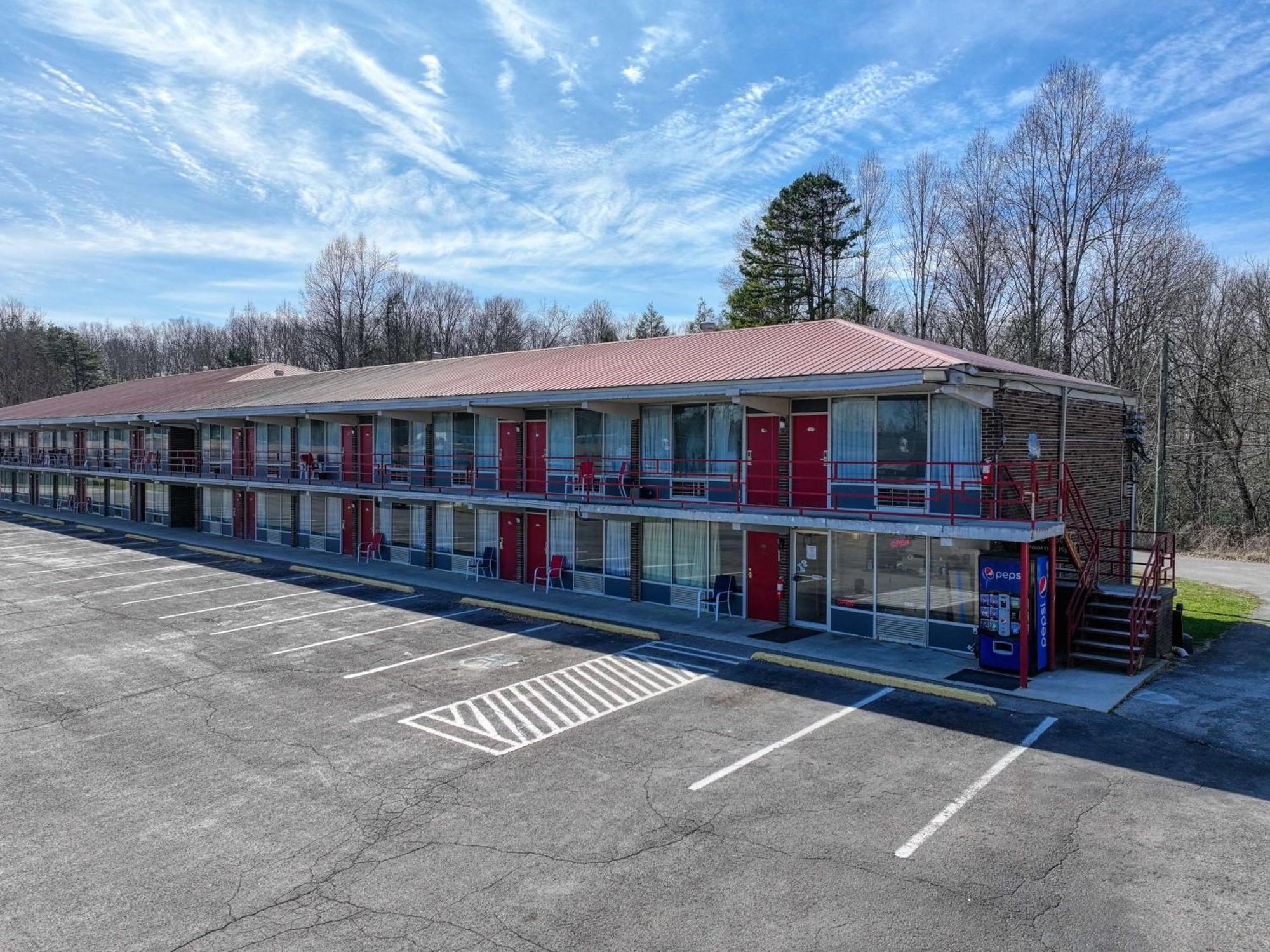 Americas Best Value Inn Stearns, Ky Esterno foto